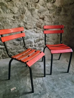 Table bistrot pliante française ancienne avec paire de chaises de jardin vintage