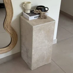Table d’appoint, colonne en travertin