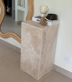 Table d’appoint, colonne en travertin