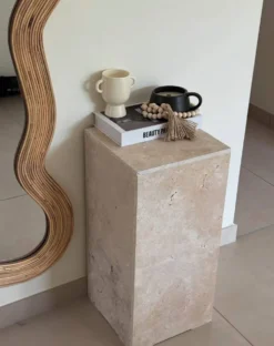 Table d’appoint, colonne en travertin