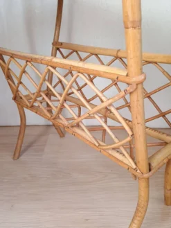 Table d'appoint, porte revues en rotin vintage