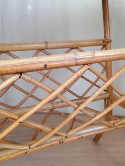Table d'appoint, porte revues en rotin vintage