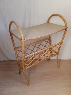 Table d'appoint, porte revues en rotin vintage