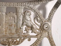 Table de jardin ancienne en fonte – Europe centrale, vers 1900