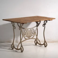Table de jardin ancienne en fonte – Europe centrale, vers 1900