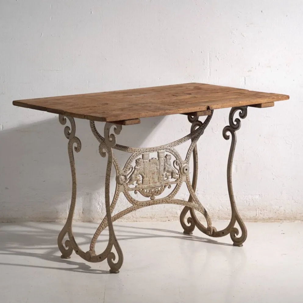 Table de jardin ancienne en fonte – Europe centrale, vers 1900