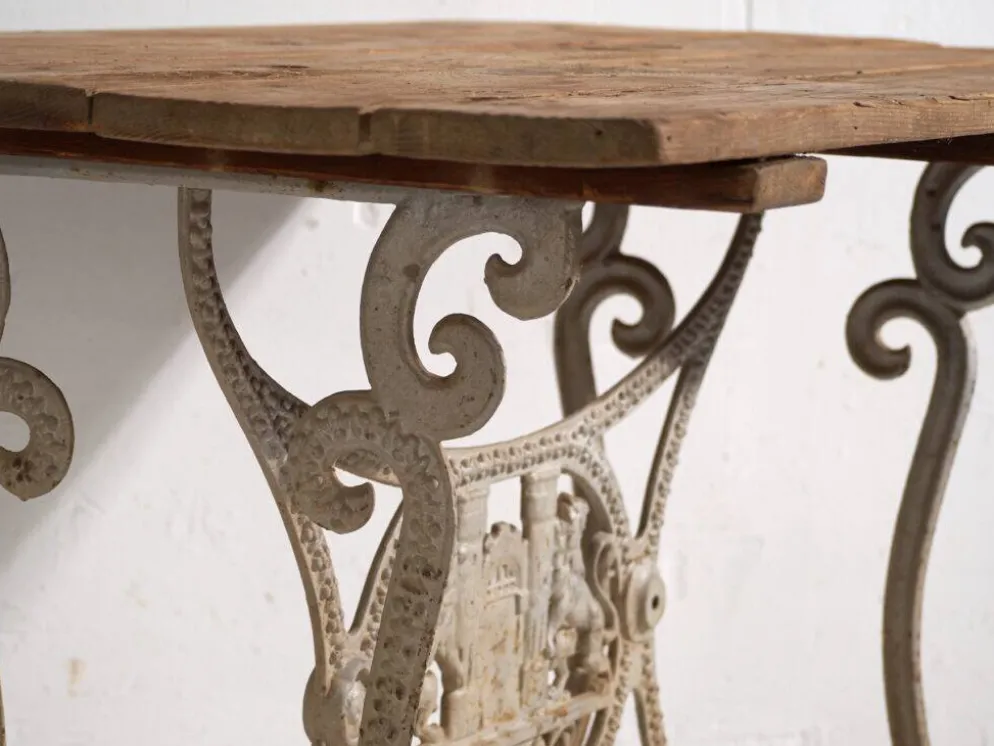Table de jardin ancienne en fonte – Europe centrale, vers 1900
