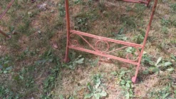 Table de jardin en fer peint, style milieu de siècle, avec 2 chaises, années 1960.