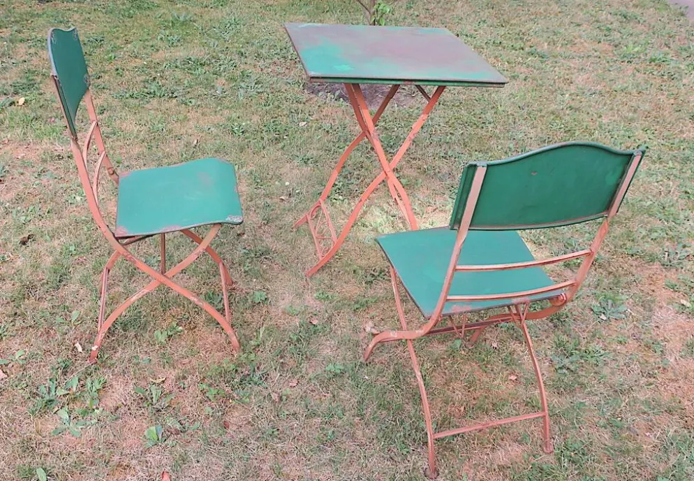 Table de jardin en fer peint, style milieu de siècle, avec 2 chaises, années 1960.