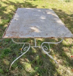 Table de jardin en métal ajouré