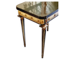 Table de jeu à décor de méandre en relief, années 1920/30.