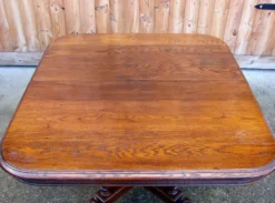 Table en chêne du 19ème siècle.