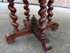Table en chêne du 19ème siècle.