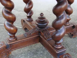 Table en chêne du 19ème siècle.