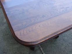Table en chêne du 19ème siècle.