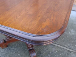 Table en chêne du 19ème siècle.