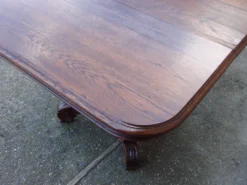 Table en chêne du 19ème siècle.