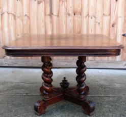 Table en chêne du 19ème siècle.
