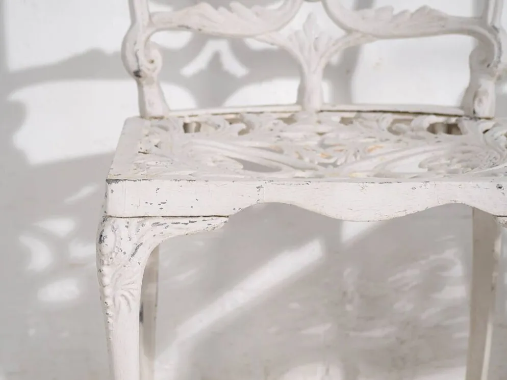 Table et chaises de jardin blanches d’époque (c.1950). Ensemble de 5 pièces
