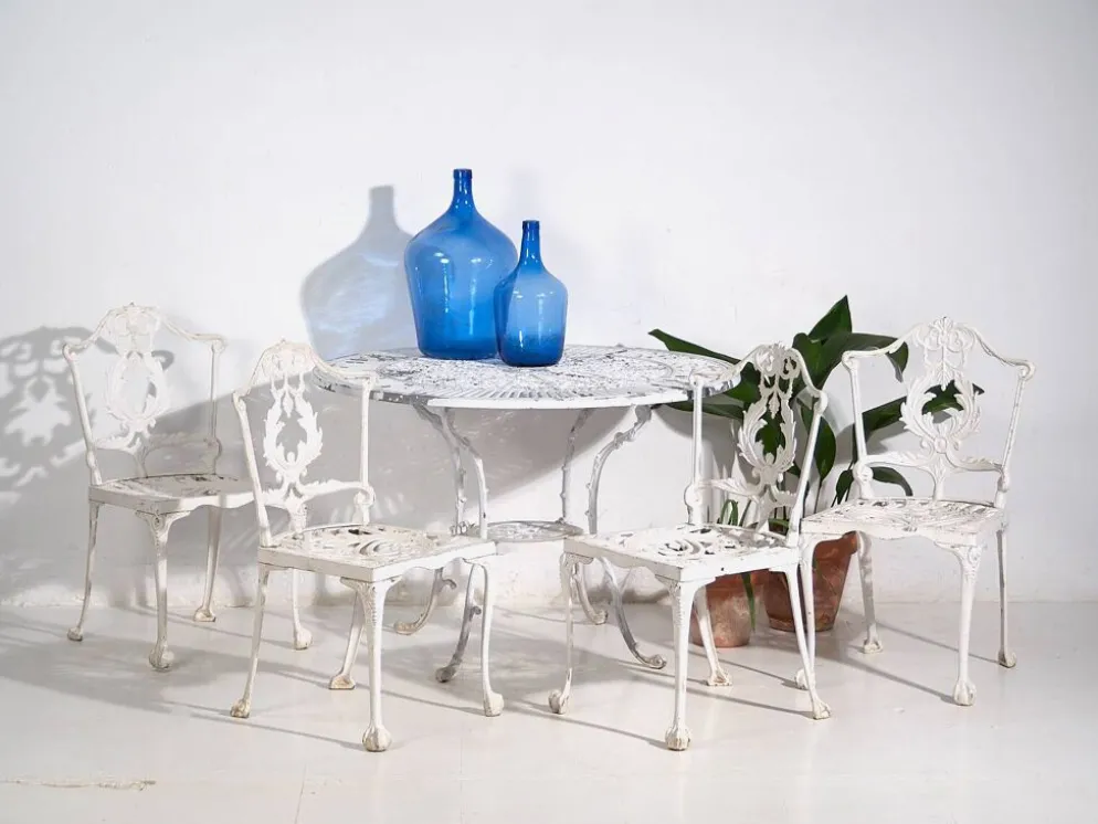 Table et chaises de jardin blanches d’époque (c.1950). Ensemble de 5 pièces