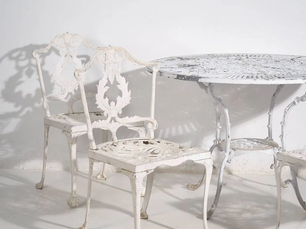 Table et chaises de jardin blanches d’époque (c.1950). Ensemble de 5 pièces