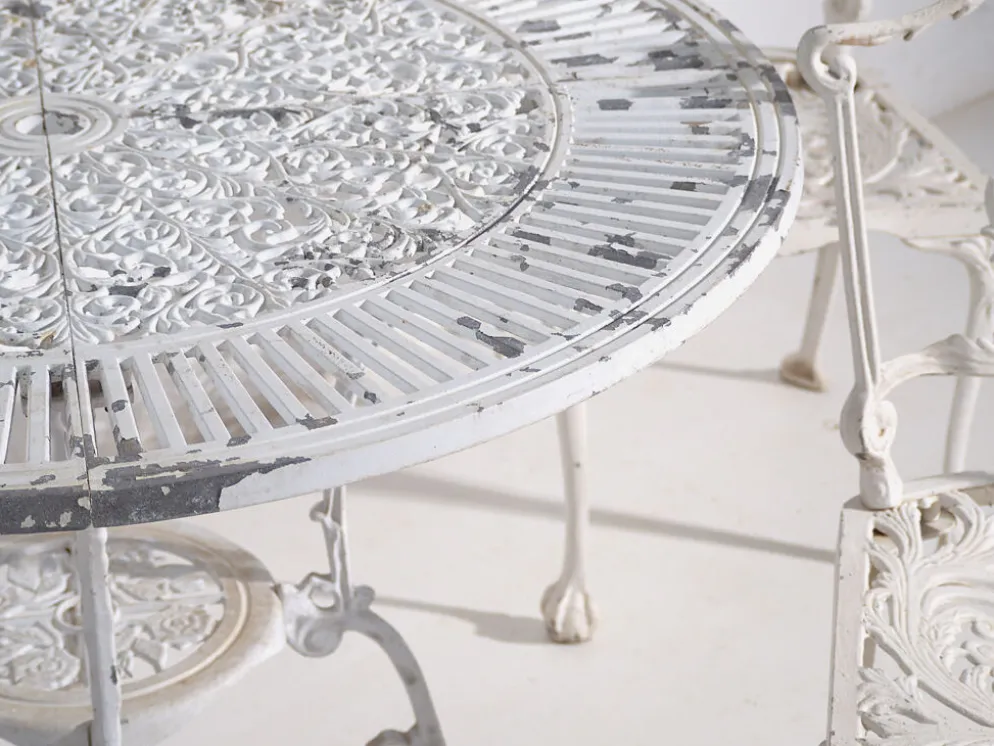 Table et chaises de jardin blanches d’époque (c.1950). Ensemble de 5 pièces