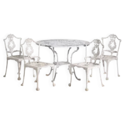 Table et chaises de jardin blanches d’époque (c.1950). Ensemble de 5 pièces
