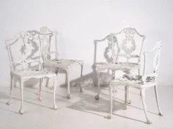 Table et chaises de jardin blanches d’époque (c.1950). Ensemble de 5 pièces