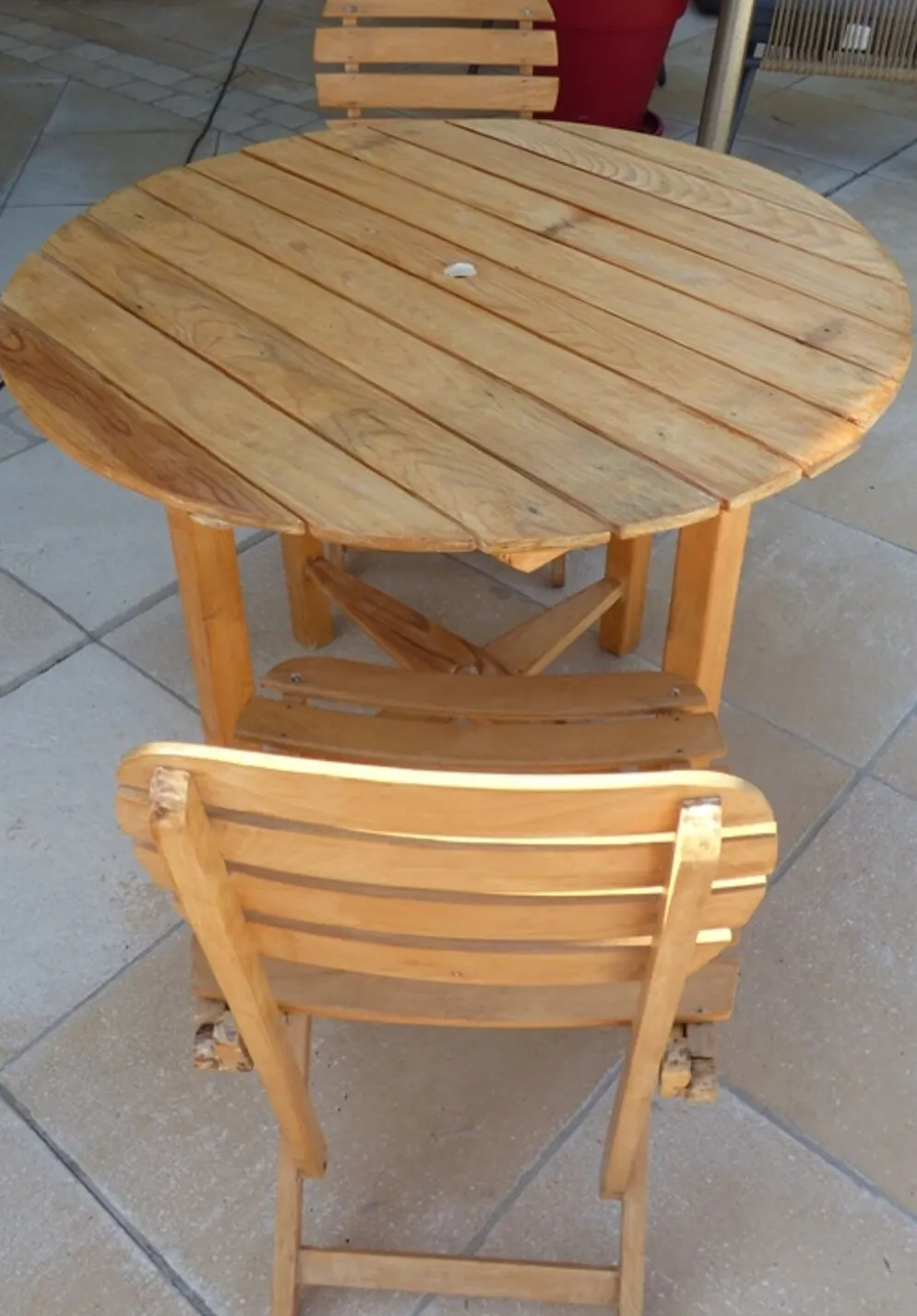Table et 2 chaises pliantes de jardin en bois naturel