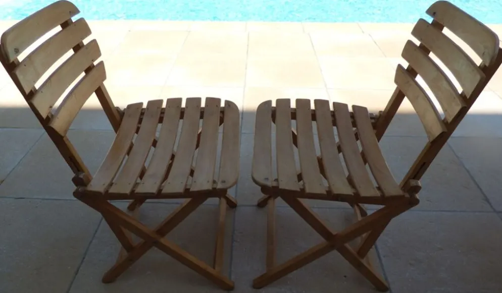 Table et 2 chaises pliantes de jardin en bois naturel