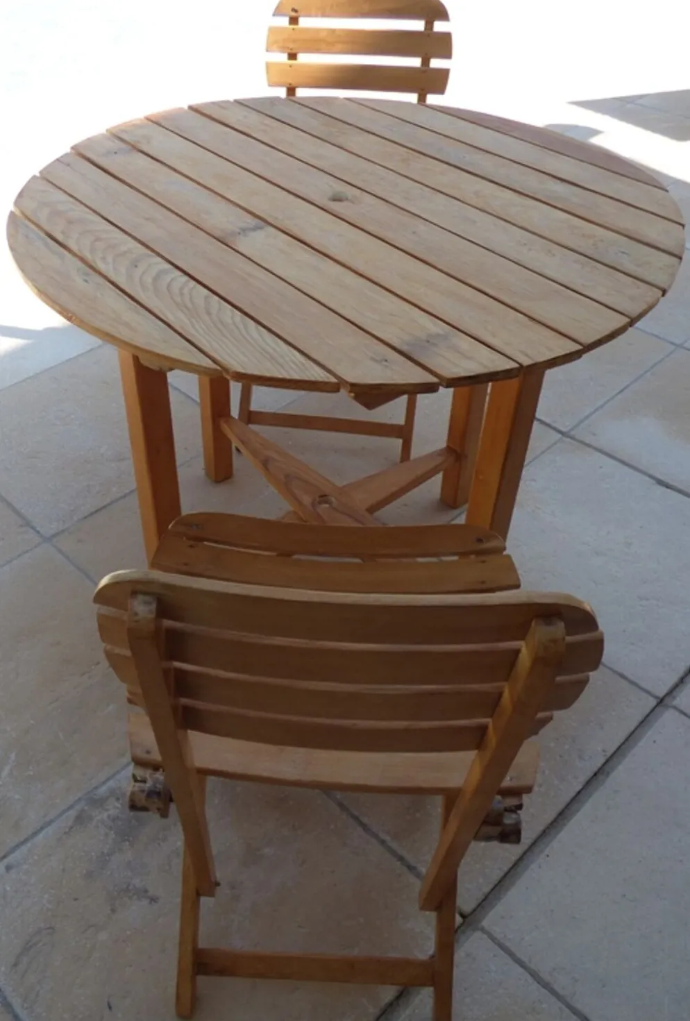 Table et 2 chaises pliantes de jardin en bois naturel
