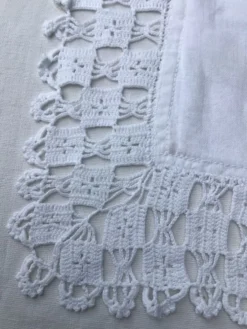 Taie d’oreiller bord crocheté main 78x74cm