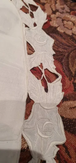 Taie d'oreiller en demi lune avec dentelle anglaise