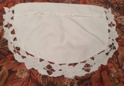 Taie d'oreiller en demi lune avec dentelle anglaise