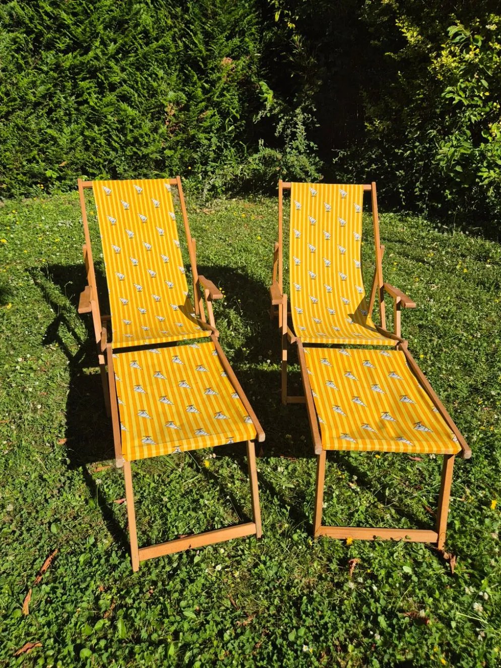 2 tansats chilienne vintage bois et toile jaune imprimé voilier avec repose