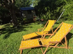 2 tansats chilienne vintage bois et toile jaune imprimé voilier avec repose