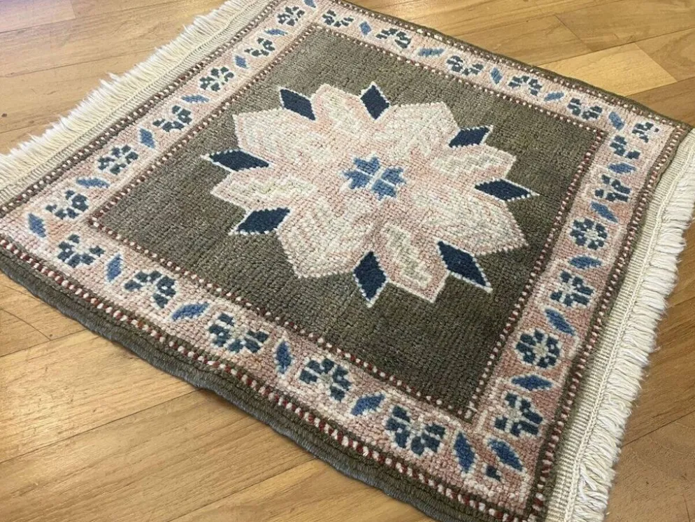 Tapis anatolien carré