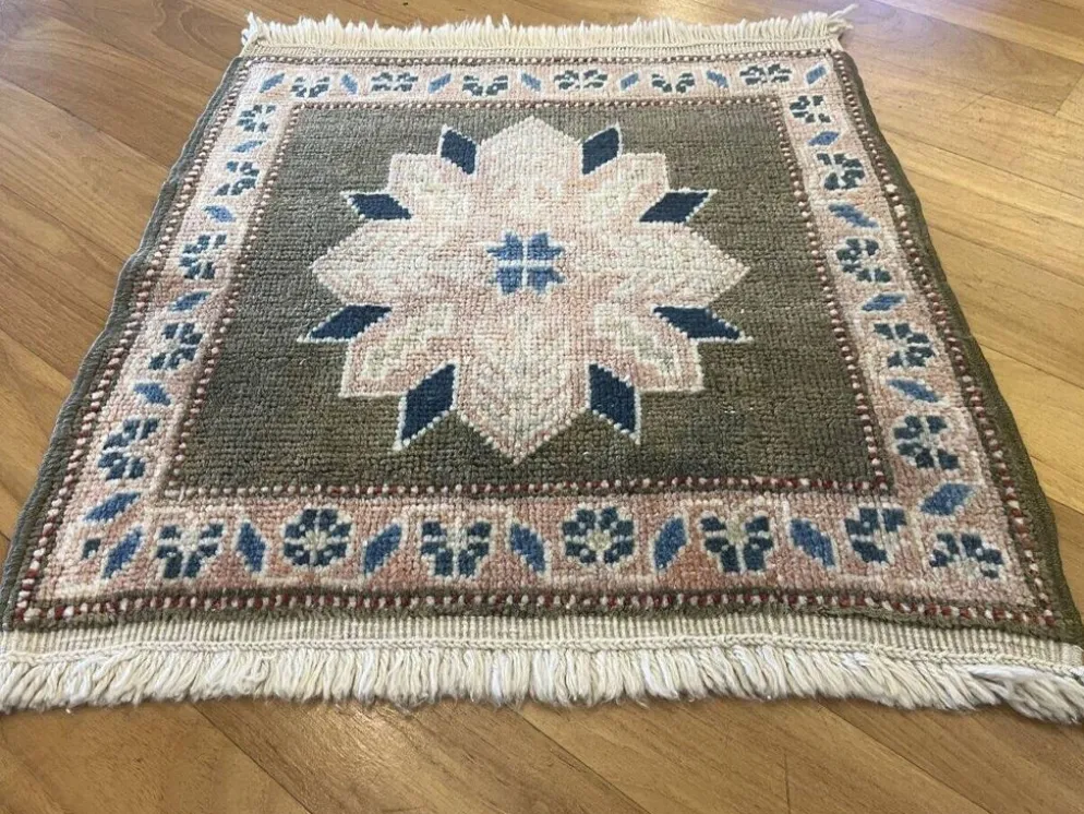 Tapis anatolien carré