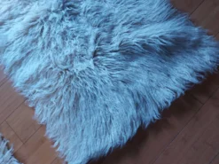 Tapis a poils longs pure laine blanc , vintage