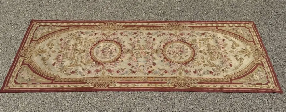 Tapis aux points noués de style Aubusson – 2.45 x 090 Mètres -