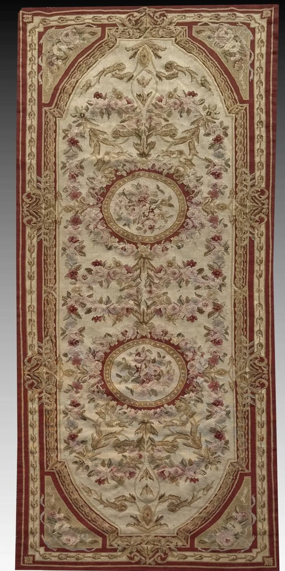 Tapis aux points noués de style Aubusson – 2.45 x 090 Mètres -