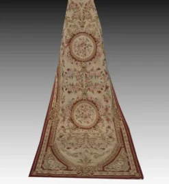 Tapis aux points noués de style Aubusson – 2.45 x 090 Mètres -