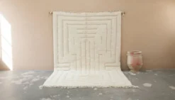 Tapis Beni Ouarain 300×205 cm – Tapis en laine marocain ivoire minimaliste avec motif architectural, GO-964