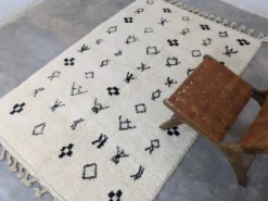 Tapis Beni Ouarain, 250 x 165 cm || 8,2 x 5,41 pieds, MS-316