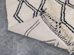 Tapis Beni Ouarain, 250 x 160 cm || 8,2 x 5,25 pieds, MS-347