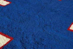 Tapis Beni Ouraine en laine naturelle bleu majorelle taille 1,4/2,6 m
