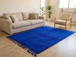 Tapis Beni Ouraine en laine naturelle bleu majorelle taille 1,4/2,6 m