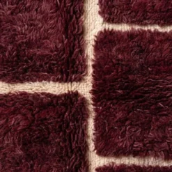 Tapis Beni Ouraine en laine sur mesure traditionnelle bordeaux 1,5/2,5 m