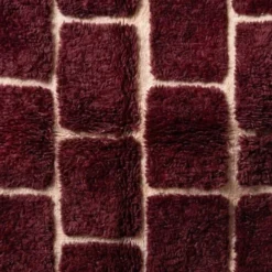 Tapis Beni Ouraine en laine sur mesure traditionnelle bordeaux 1,5/2,5 m
