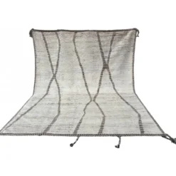 Tapis berbère au design contemporain marocain. 100 % laine. Tapis Beni Ourain fait à la main.